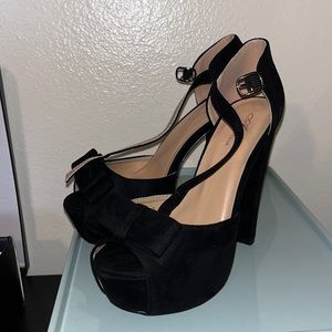 Black Ami ClubWear Heels with bows